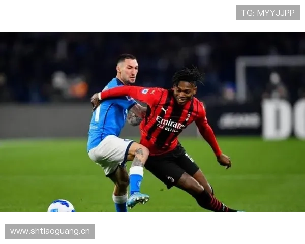 AC米兰边路过度依赖莱奥,隐患已逐步反映在攻防稳定性上 AC米兰边路过度依赖莱奥,隐患已逐步反映在攻防稳定性上