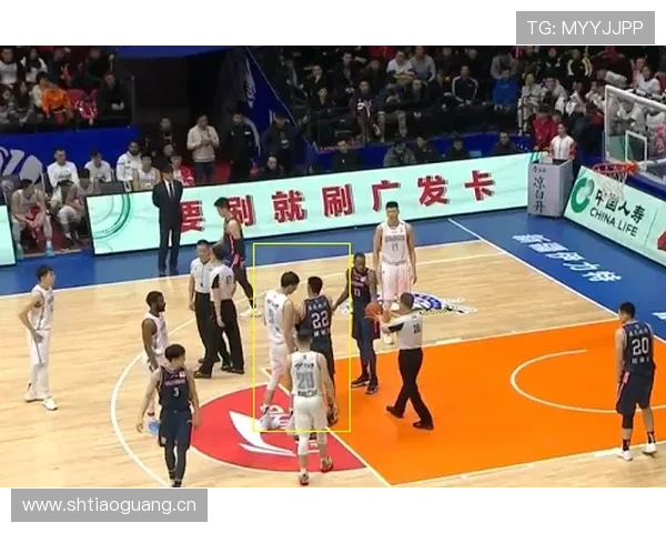 任意球判罚争议多因什么细节被裁判忽略？