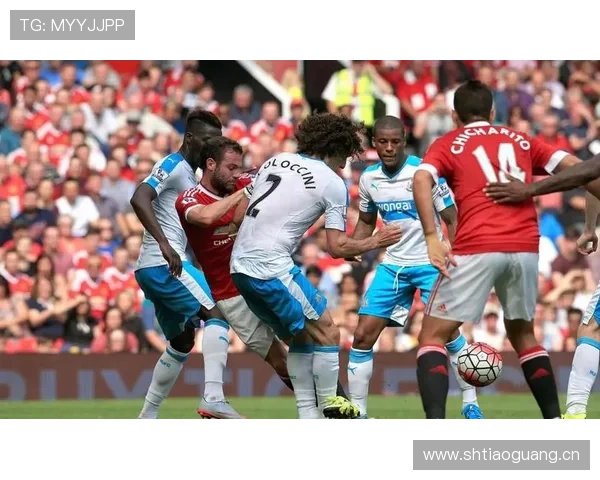 曼联进攻瘫痪，中场推进断链成为关键问题，当前赛季表现稳定性面临考验